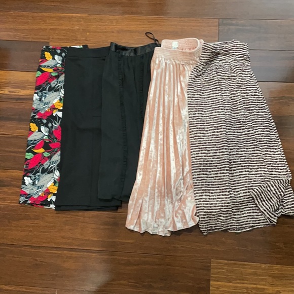 BUNDLE OF (5) SKIRTS - Picture 1 of 16